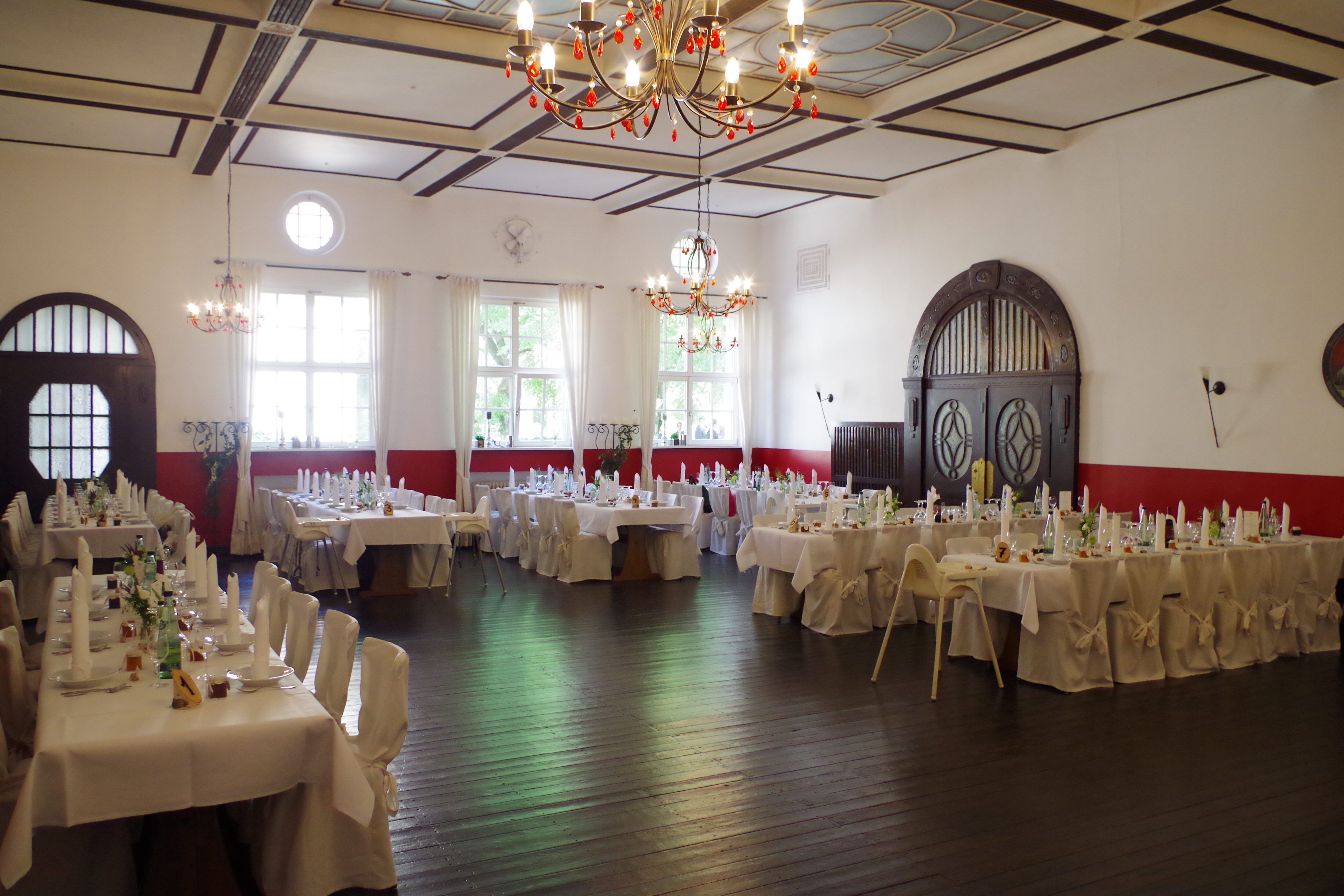 Saal mit Buffetraum und Waldrestaurant Schiesshaus